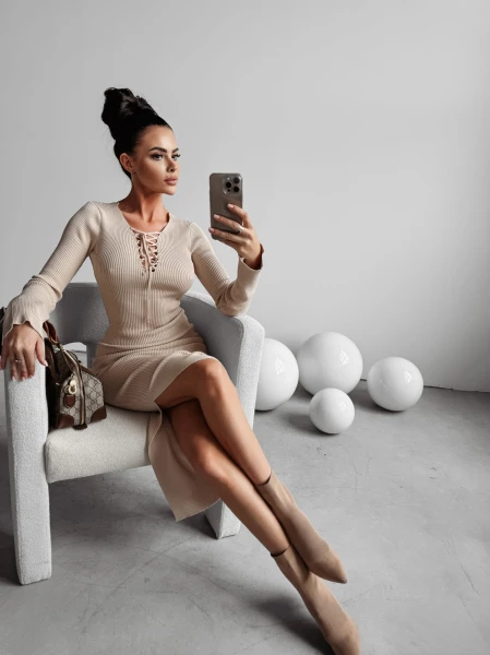 Sukienka OLAVGA OMIKO 2023 beżowa -  maWer Fashion