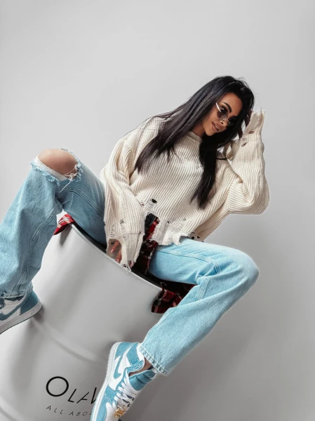 Sweter damski OLAVOGA MILEY 2024 beż – maWer Fashion