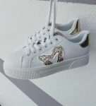 Buty sneakersy damskie z brokatowym sercem LA826