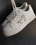Buty sneakersy damskie z brokatowym sercem LA826