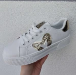 Buty sneakersy damskie z brokatowym sercem LA826