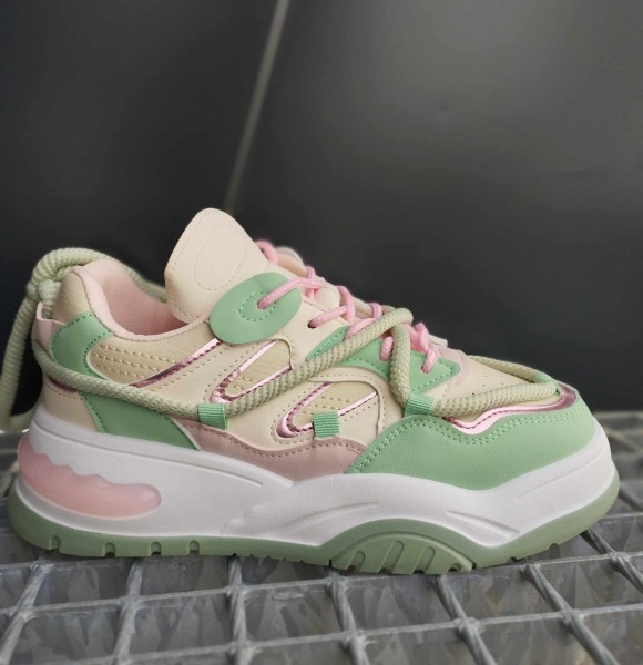 Buty sneakersy damskie z ozdobną sznurówką