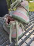Buty sneakersy damskie z ozdobną sznurówką