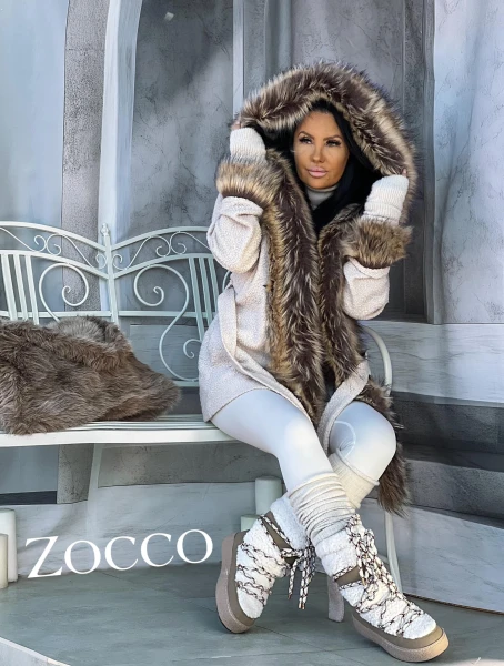 Płaszcz damski z eco futrem ZOCCO jasny beż - maWer Fashion