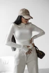 Bluzka damska OLAVOGA BESO 2025 ecru - maWer Fashion
