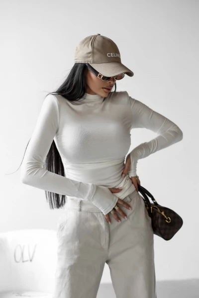 Bluzka damska OLAVOGA BESO 2025 ecru - maWer Fashion