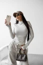 Bluzka damska OLAVOGA BESO 2025 ecru - maWer Fashion