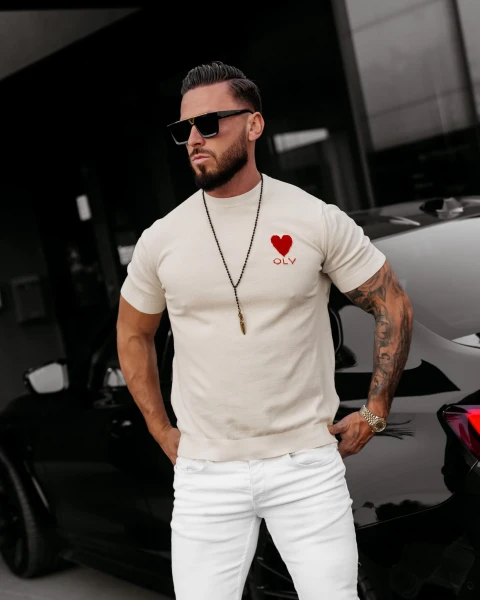 Dzianinowy t-shirt męski OLAVOGA LUV 2025 ecru - maWer Fashion