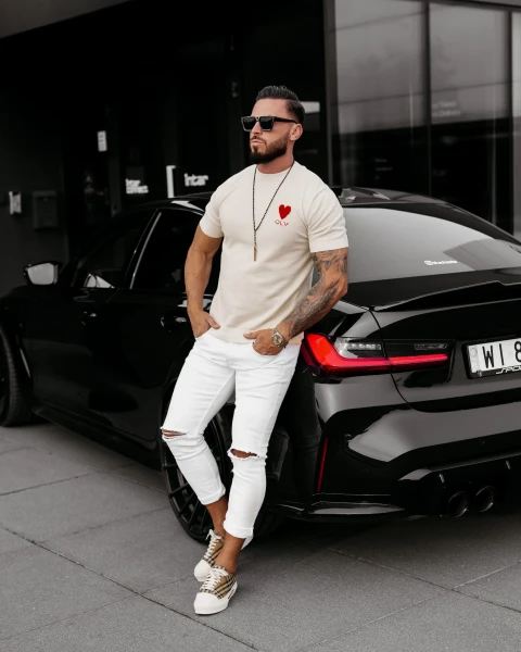 Dzianinowy t-shirt męski OLAVOGA LUV 2025 ecru - maWer Fashion