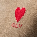 Dzianinowy t-shirt męski OLAVOGA LUV 2025 beżowy - maWer Fashion