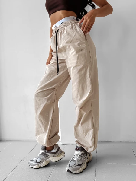 Spodnie damskie OLAVOGA RAINY DAY 2025 beige - maWer Fashion