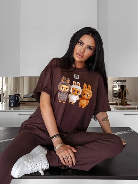 T-shirt damski OLAVOGA HEART SIDE 2025 brąz - maWer Fashion