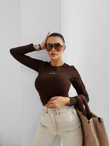 Bluzka damska OLAVOGA SIMBI 2025 brąz - maWer Fashion