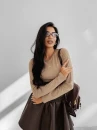 Bluzka damska OLAVOGA SIMBI 2025 cappucino - maWer Fashion