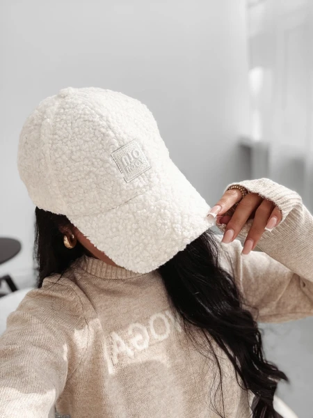 Czapka damska OLAVOAGA SAAL 2025 ecru - maWer Fashion