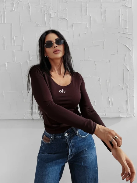 Bluzka damska OLAVOGA HAZZY 2025 brązowa - maWer Fashion