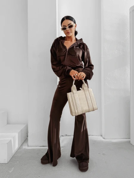 Welurowy komplet damski OLAVOGA VELVET WOOD 2025 brąz - maWer Fashion