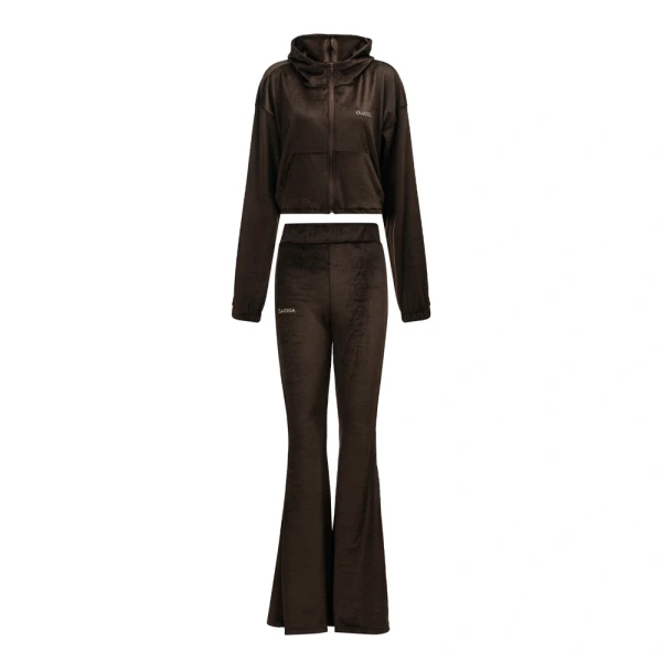 Welurowy komplet damski OLAVOGA VELVET WOOD 2025 brąz - maWer Fashion