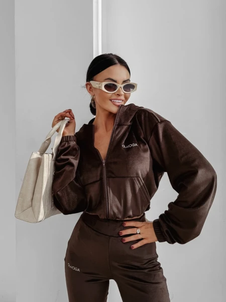 Welurowy komplet damski OLAVOGA VELVET WOOD 2025 brąz - maWer Fashion