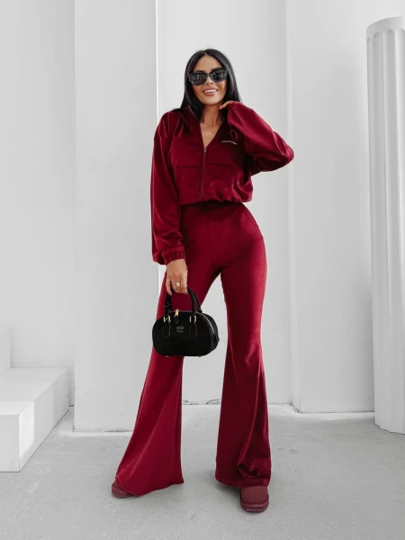 Welurowy komplet damski OLAVOGA VELVET WOOD 2025 bordo - maWer Fashion