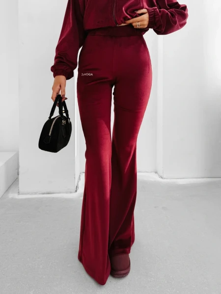 Welurowy komplet damski OLAVOGA VELVET WOOD 2025 bordo - maWer Fashion