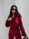 Welurowy komplet damski OLAVOGA VELVET WOOD 2025 bordo - maWer Fashion