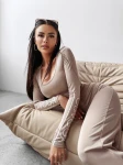 Kombinezon damski OLAVOGA BLISS 2025 beżowy - maWer Fashion
