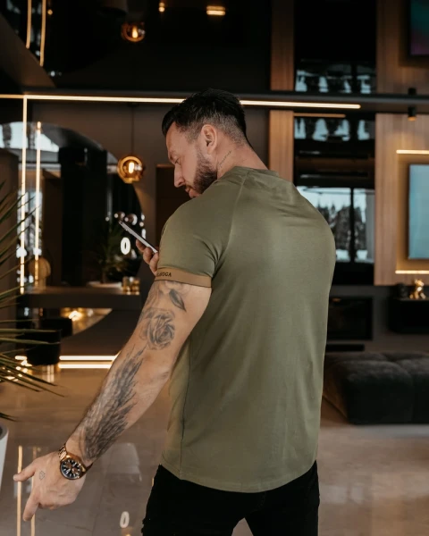 T-shirt męski OLAVOGA RAYSIER 2026 khaki - maWer Fashion