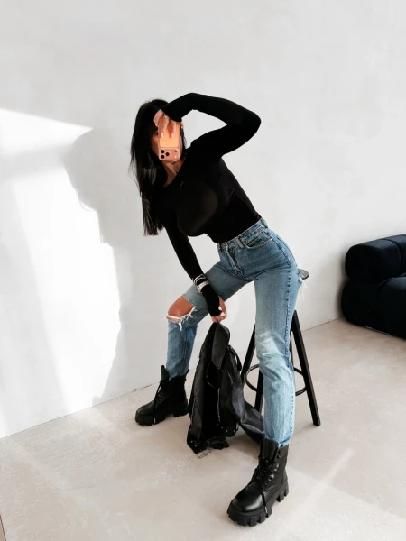 Bluzka damska OLAVOGA NELA 2026 czarna - maWer Fashion