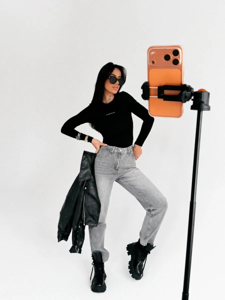 Bluzka damska OLAVOGA FERON 2026 czarna - maWer Fashion