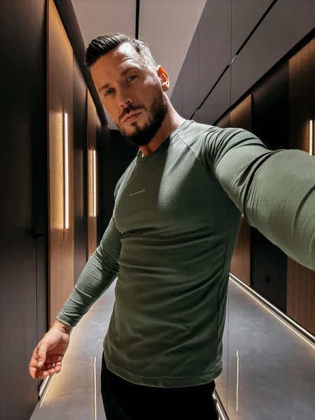 Longsleeve bluzka męska OLAVOGA MIRE 2026 olivka - maWer Fashion