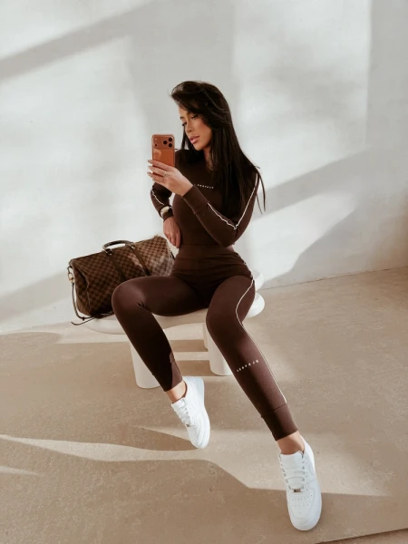 Komplet damski OLAVOGA EASILY 2026 brąz - maWer Fashion