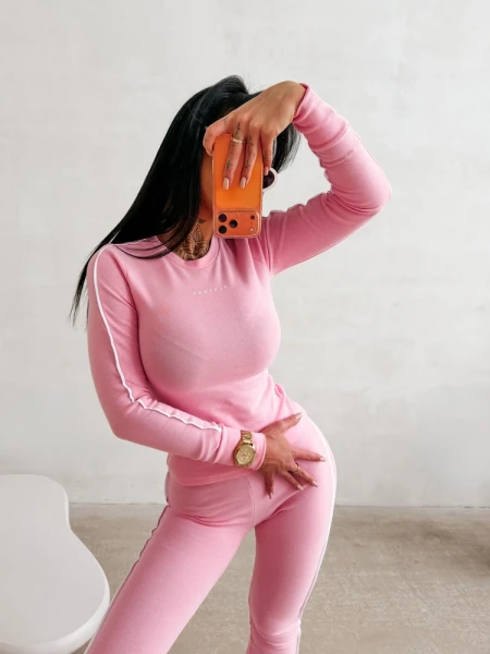 Komplet damski OLAVOGA EASILY 2026 różowy - maWer Fashion