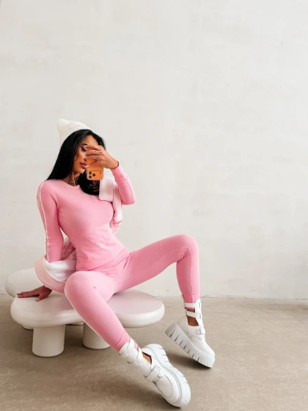 Komplet damski OLAVOGA EASILY 2026 różowy - maWer Fashion