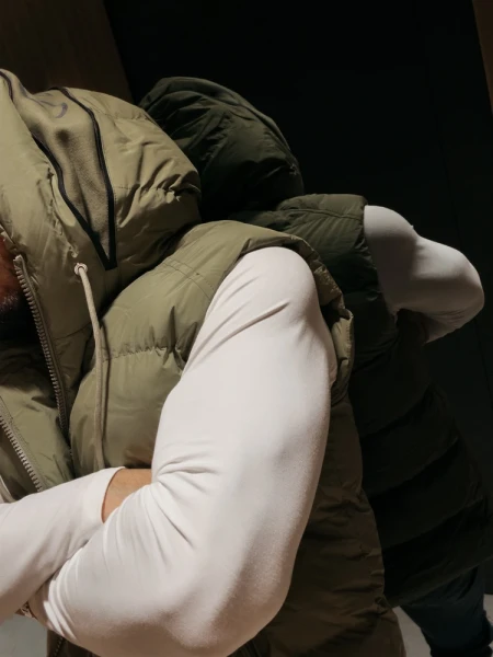 Kamizelka męska OLAVOAGA TAER 2026 khaki - maWer Fashion