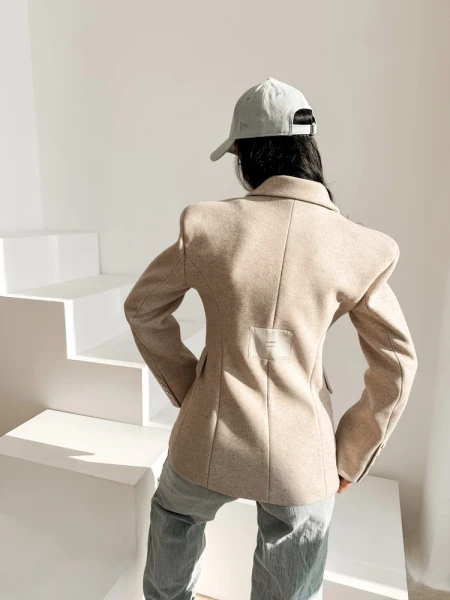 Marynarka damska OLAVOGA HUSH 2026 beż - maWer Fashion