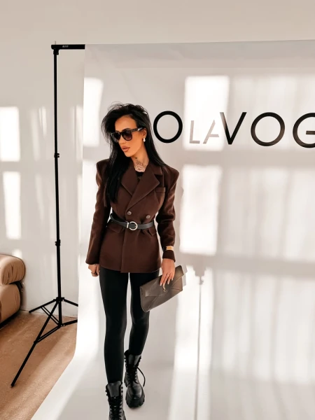 Marynarka damska OLAVOGA HUSH 2026 brąz - maWer Fashion