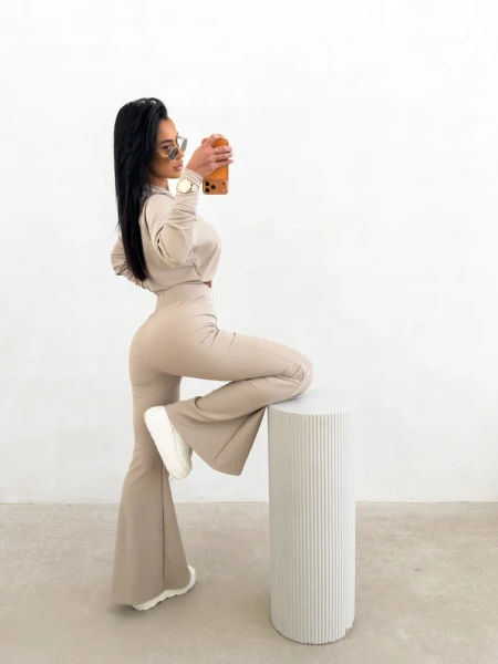 Komplet damski OLAVOGA ASHWAY 2026 beż - maWer Fashion