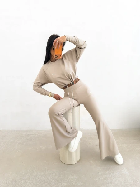 Komplet damski OLAVOGA ASHWAY 2026 beż - maWer Fashion