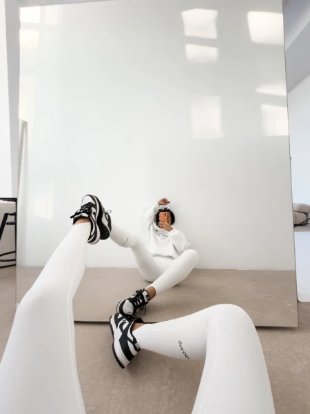 Legginsy damskie OLAVOGA FLEXIBLE 2026 ecru - maWer Fashion