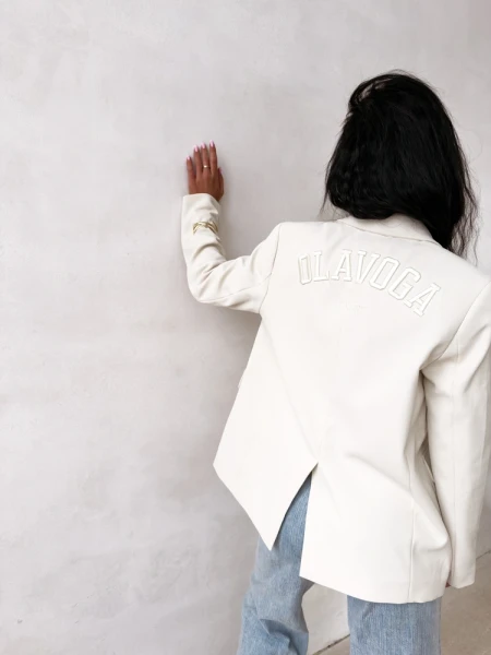 Marynarka damska OLAVOGA VALTAR 2026 ecru - maWer Fashion