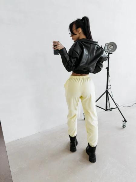 Spodnie damskie OLAVOGA NESA 2026 żółte - maWer Fashion