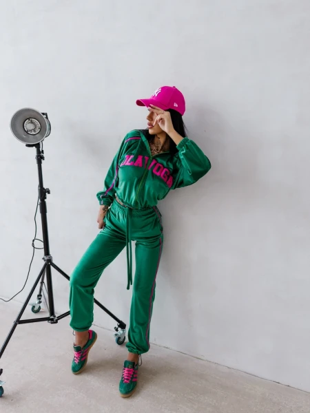 Welurowy komplet damski OLAVOGA AVONI 2026 głęboka zieleń - maWer Fashion