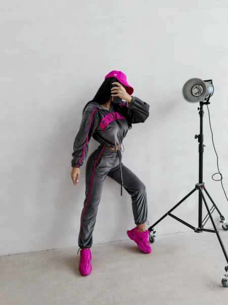 Welurowy komplet damski OLAVOGA AVONI 2026  grafitowy - maWer Fashion