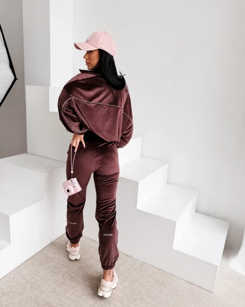 Komplet damski OLAVOGA RIFMO 2026 brąz - maWer Fashion