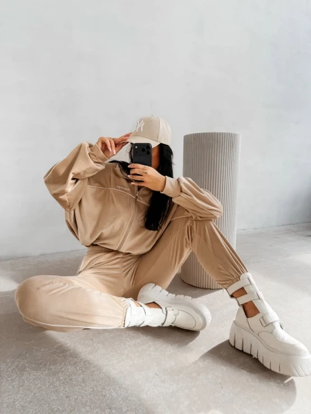 Komplet damski OLAVOGA RIFMO 2026 beżowy - maWer Fashion