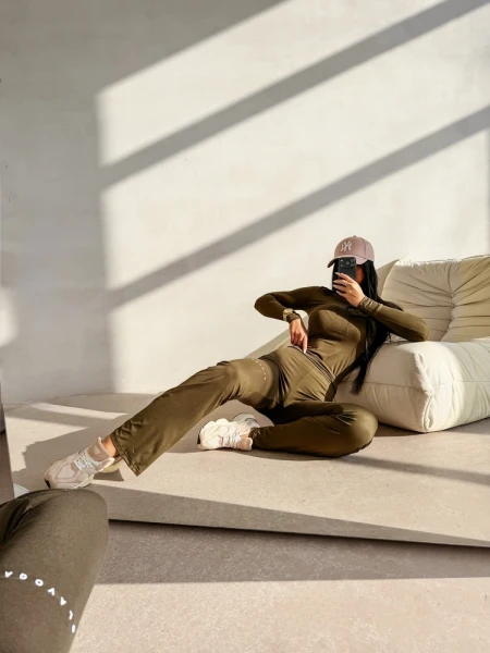 Komplet damski OLAVOGA UNWIND 2026 khaki - maWer Fashion