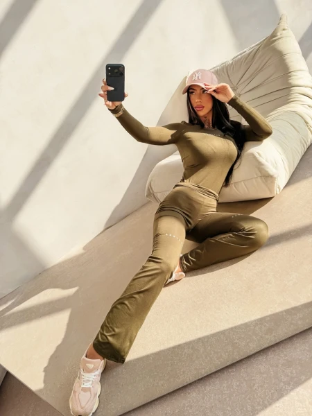 Komplet damski OLAVOGA UNWIND 2026 khaki - maWer Fashion