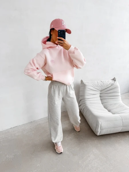 Bluza damska OLAVOGA LUCKY MINDSET 2026 jasny róż  - maWer Fashion