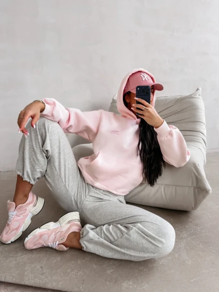 Bluza damska OLAVOGA LUCKY MINDSET 2026 jasny róż  - maWer Fashion